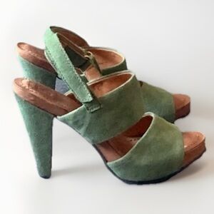 ⭐️ Offer B2G2! BUY 2 GET 2 FREE! 
BACIO 61 Vandoies Green Suede Platform Heels